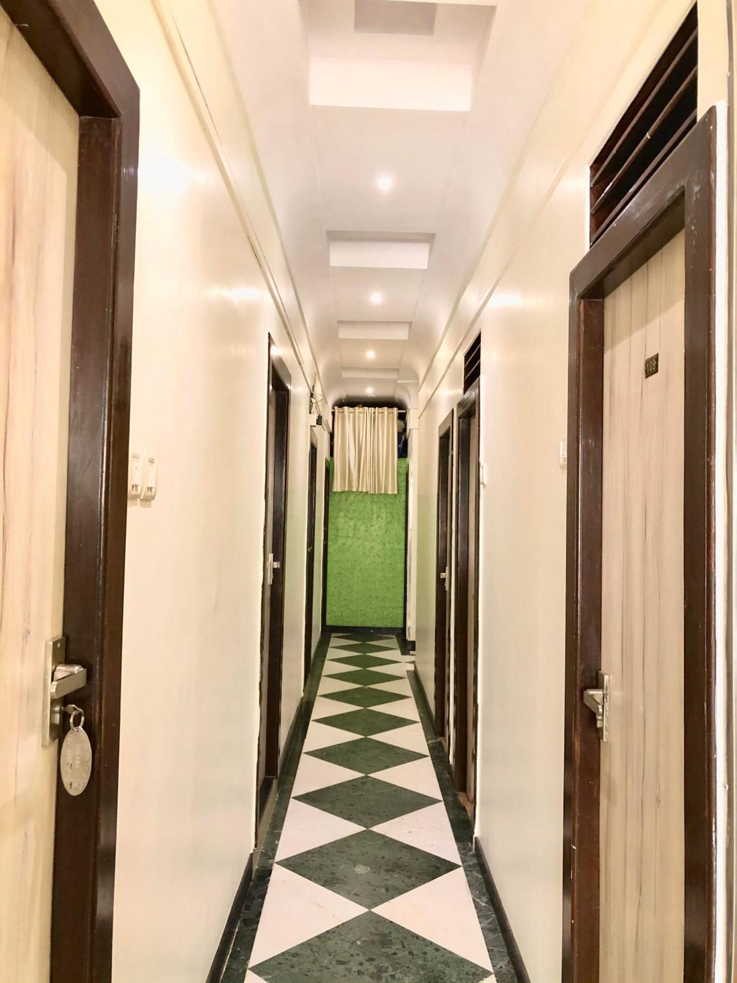 Hotel Volga 2 Mumbai Exteriör bild